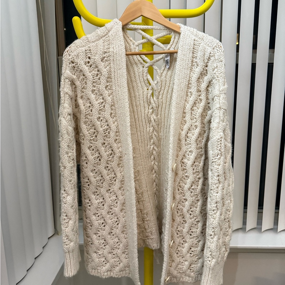 Zara Women's Cream Sweater